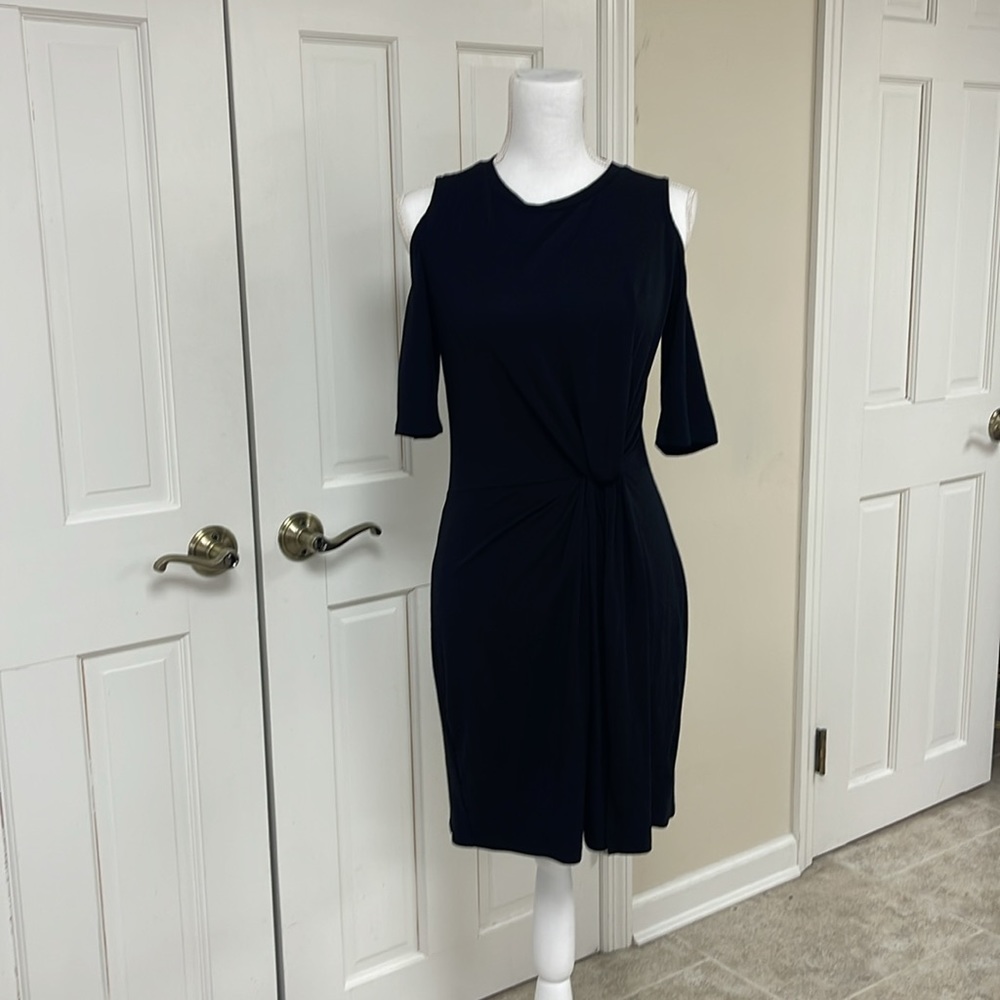 🌺 nice could shoulder, twist front waist dress.🌺